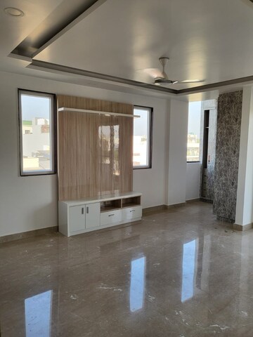 Room in 4 BHK Apartment at Emaar Palm Terraces Select, Sector 66 – for Sale