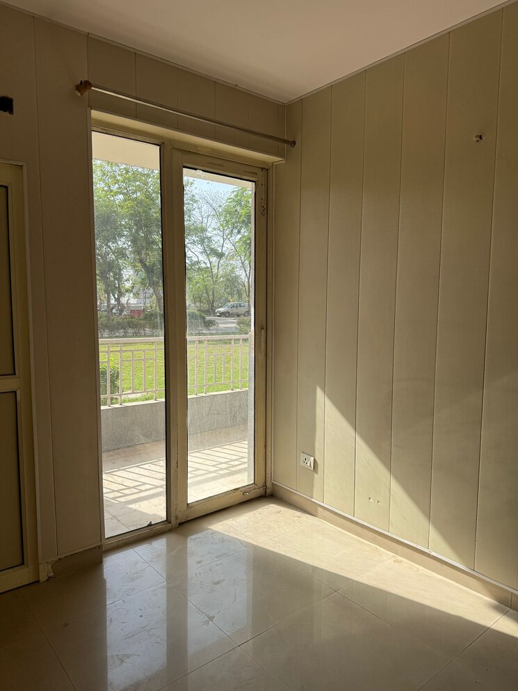 Room, puri-pratham 3 Bedroom 1400 Sq.Ft. Apartment In Sector 84 Faridabad 8702024