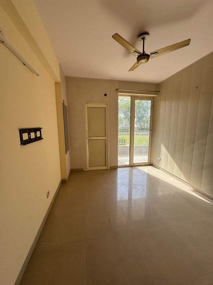 Room, puri-pratham 3 Bedroom 1400 Sq.Ft. Apartment In Sector 84 Faridabad 8702024