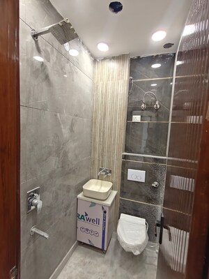 Bathroom in 4 BHK Apartment at DLF The Crest, Sector 54 – for Sale