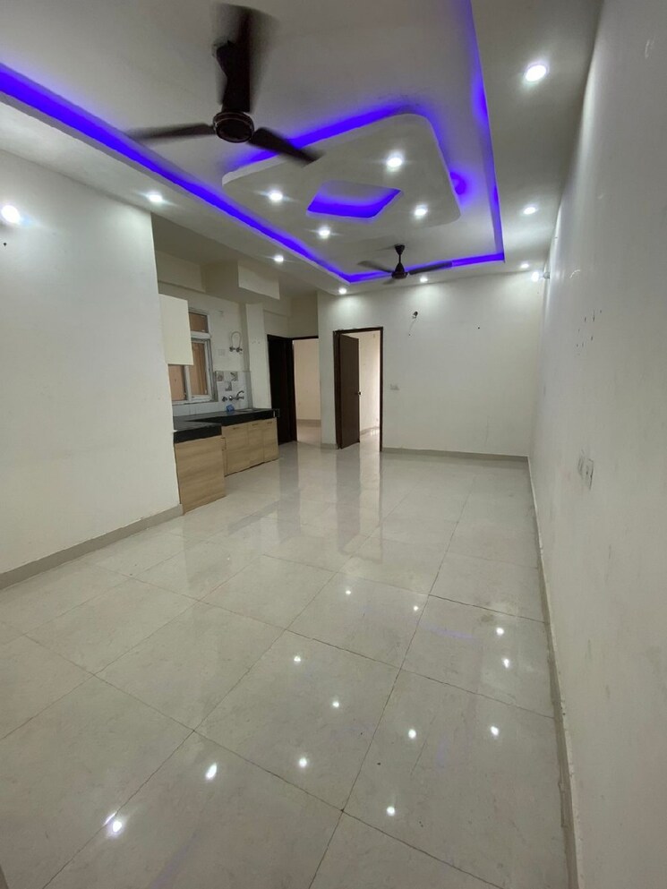 Room, signature-global-the-roselia 2 Bedroom 570 Sq.Ft. Apartment In Sector 95a Gurgaon 8702090