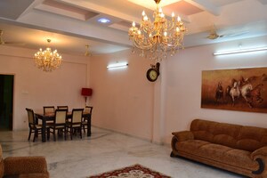 Living Room in 4 BHK Apartment at DLF The Summit, Dlf Phase V – for Sale