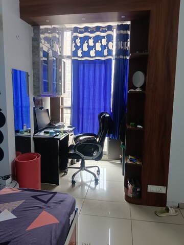 Room in 2 BHK Apartment at Gulshan Bellina, Sector 16 Greater Noida – for Rent