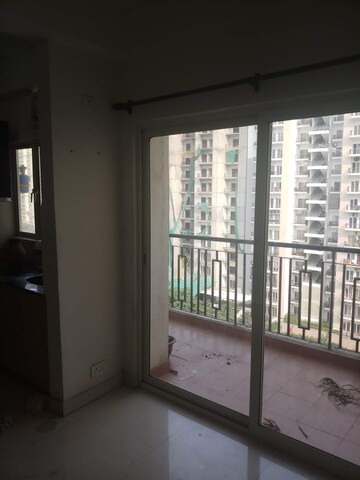 Room in 2 BHK Apartment at Maxblis White House, Sector 75 – for Rent