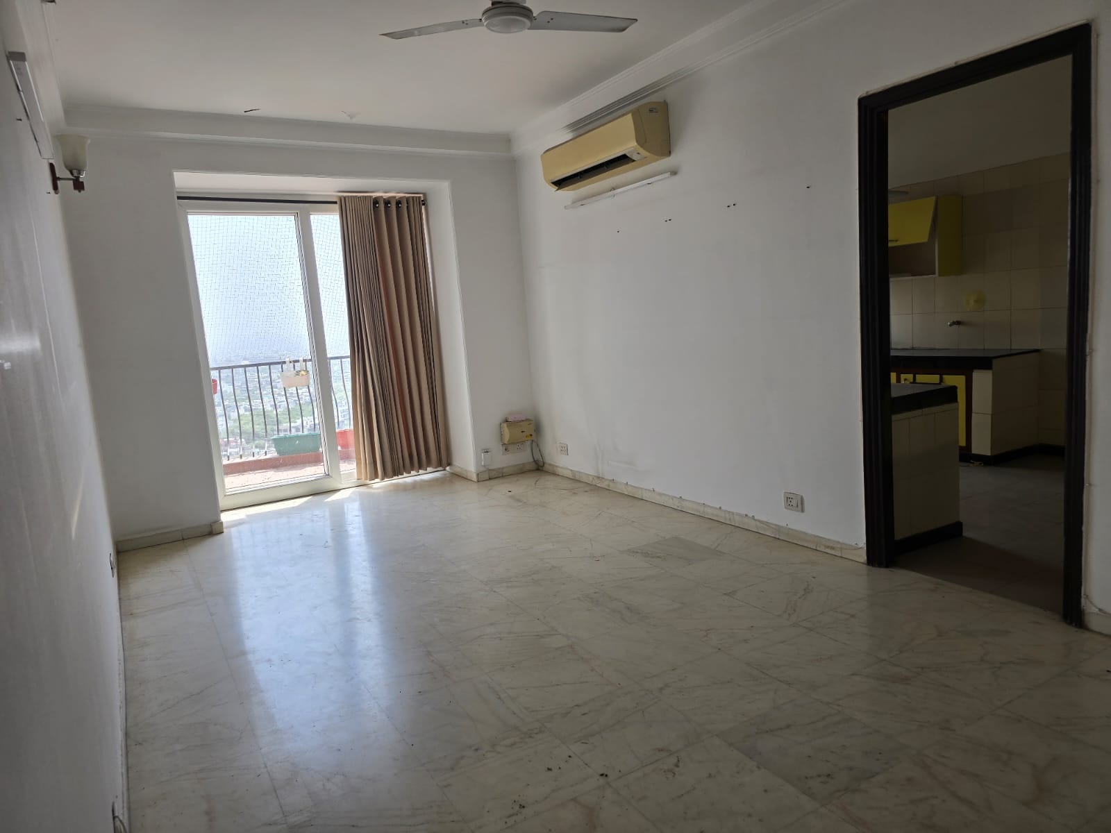 3 BHK + Servant Room Apartment For Sale in Unitech Escape