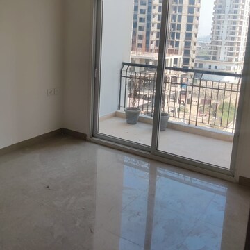 Room in 2.5 BHK Apartment at Antriksh Golf City, Sector 150 – for Rent