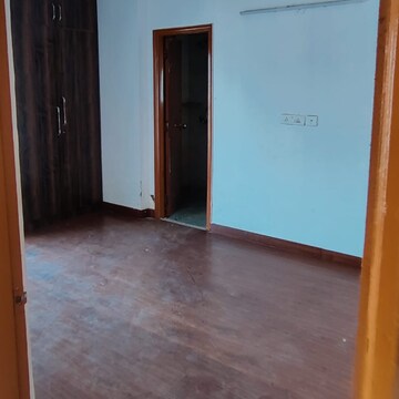 Room in 2.5 BHK Apartment at Antriksh Golf City, Sector 150 – for Rent
