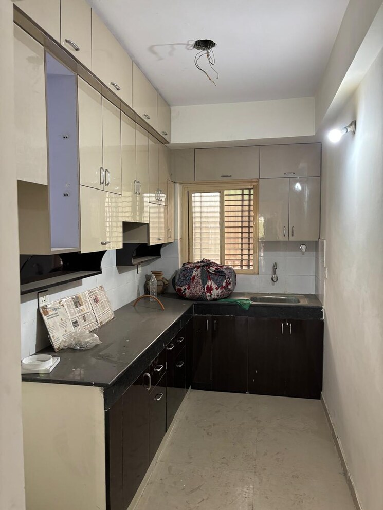 Kitchen, sare-springview-floors 4 Bedroom 1300 Sq.Ft. Builder Floor In Lal Kuan Ghaziabad 8702189