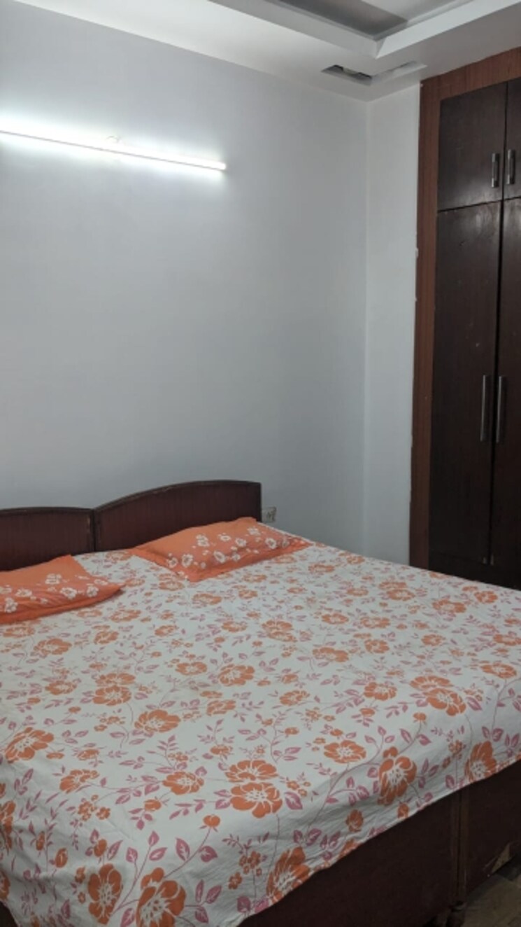 Bedroom, sector 31 3 Bedroom 260 Sq.Yd. Builder Floor In Sector 31 Gurgaon 8702206