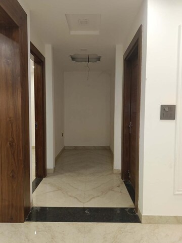 Building Lobby in 3 BHK Builder Floor at Sector 77 – for Sale