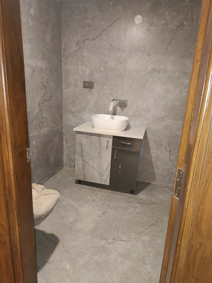 Bathroom, sector 77 3 Bedroom 2200 Sq.Ft. Builder Floor In Sector 77 Faridabad 8702219