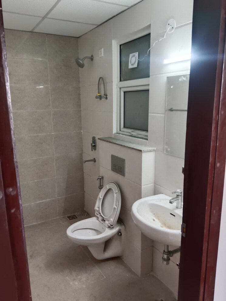 Attached Bathroom, sector 79 3 Bedroom 1985 Sq.Ft. Apartment In Sector 79 Faridabad 8702224