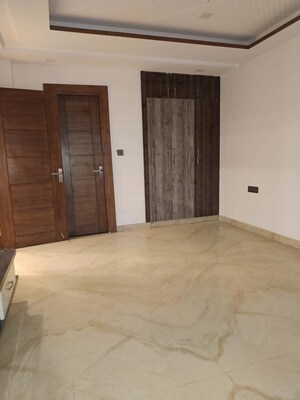 Room in 3 BHK Builder Floor at Sector 77 – for Sale