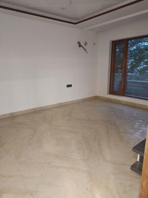 Room in 3 BHK Builder Floor at Sector 77 – for Sale