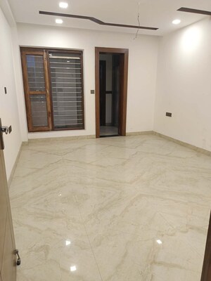 Room in 3 BHK Builder Floor at Sector 77 – for Sale