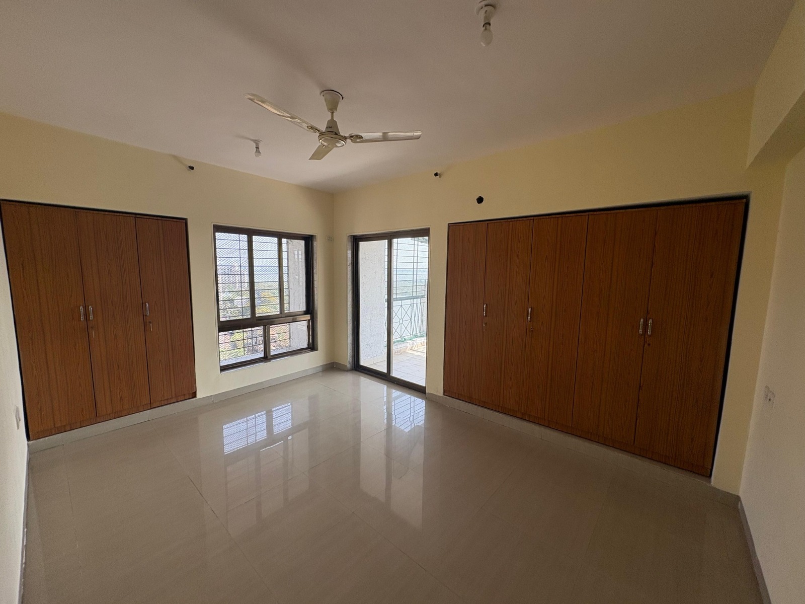 4 BHK + Pooja Room 2000 Sq.Ft. Apartment in Seawoods Estate