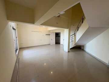 Room in 4 BHK Apartment at Seawoods Estate, Seawoods – for Rent