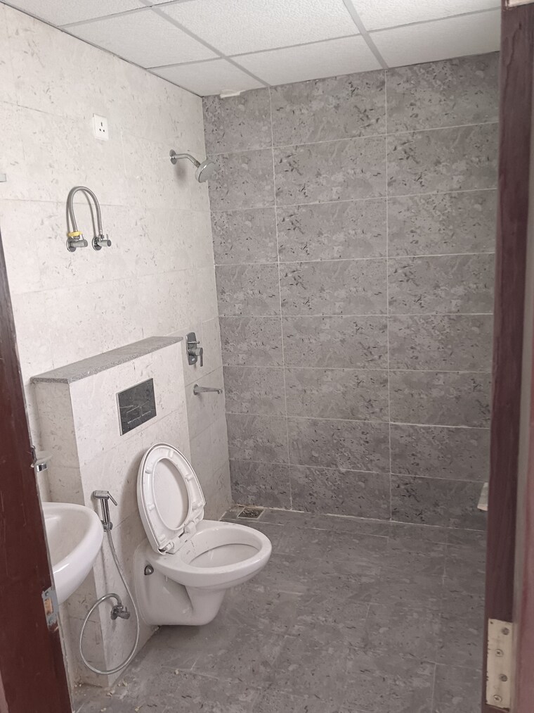 Attached Bathroom, sector 79 3 Bedroom 1985 Sq.Ft. Apartment In Sector 79 Faridabad 8702254
