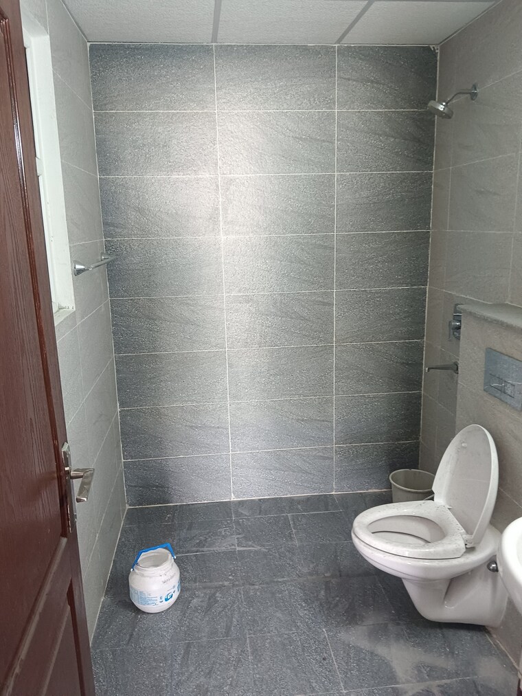 Attached Bathroom, sector 79 3 Bedroom 1985 Sq.Ft. Apartment In Sector 79 Faridabad 8702254