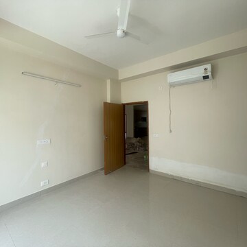 Room in 5 BHK Apartment at SS Linden, Sector 84 – for Rent
