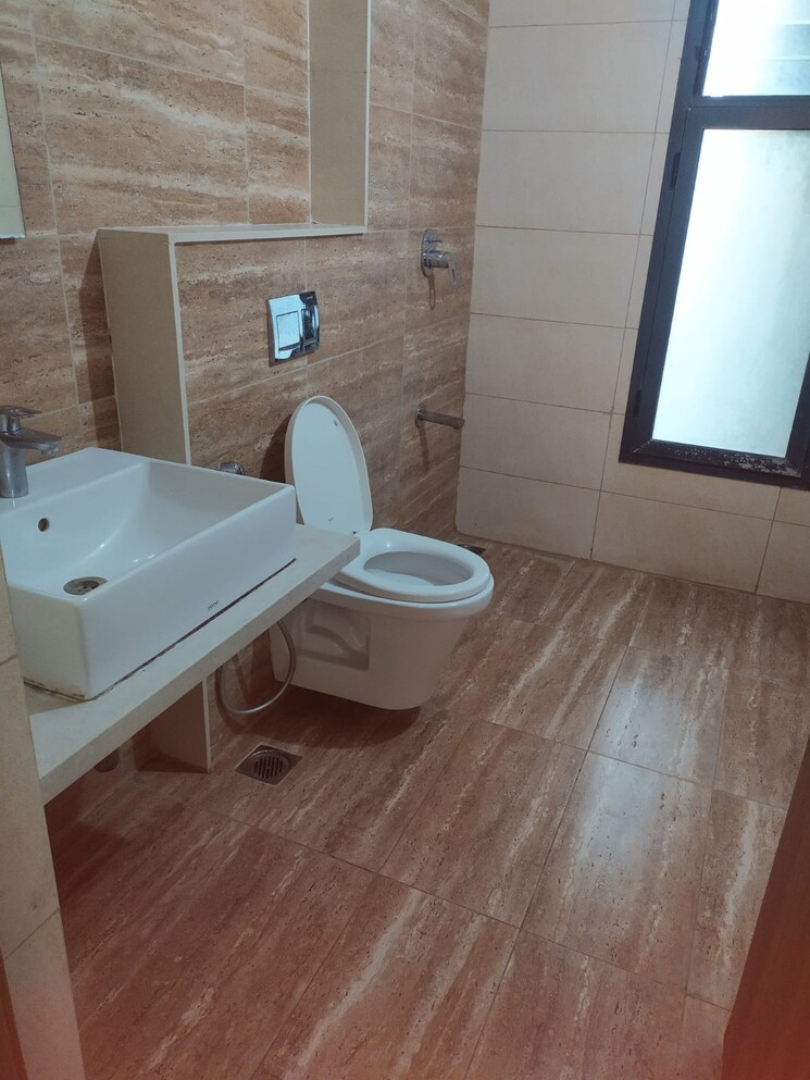 Bathroom, snn-raj-etternia 3 Bedroom 1810 Sq.Ft. Apartment In Haralur Road Bangalore 8702291