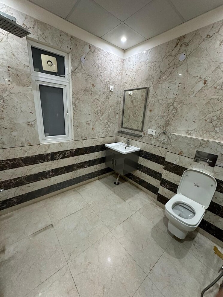  Parking, sector 23 3 Bedroom 2400 Sq.Ft. Builder Floor In Sector 23 Gurgaon 8702315