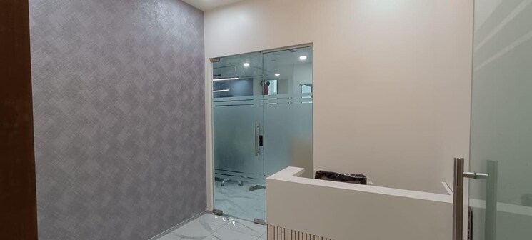 Room, 215-atrium Commercial Office Space 2680 Sq.Ft. In Andheri East Mumbai 8702307