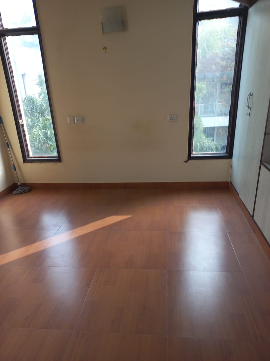 3 BHK + Pooja Room Apartment For Rent in Unitech Fresco