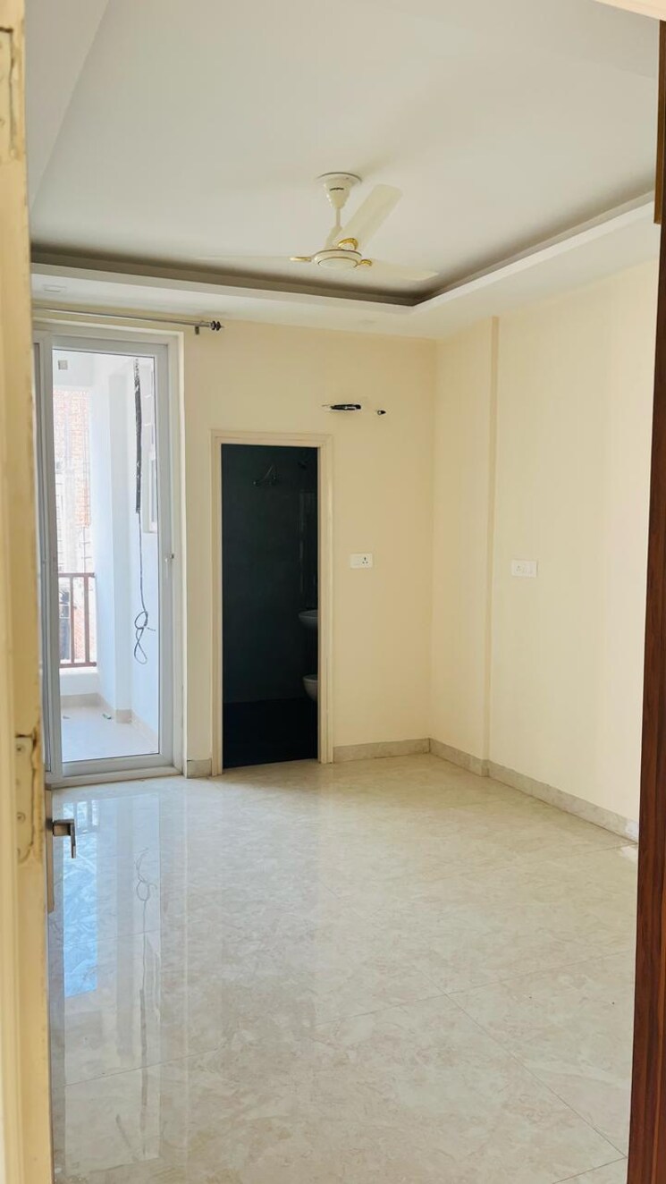 Room, patiala road 3 Bedroom 1800 Sq.Ft. Apartment In Patiala Road Zirakpur 8702322