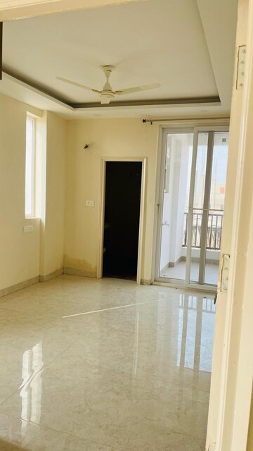 Room in 3 BHK Apartment at Patiala Road – for Rent