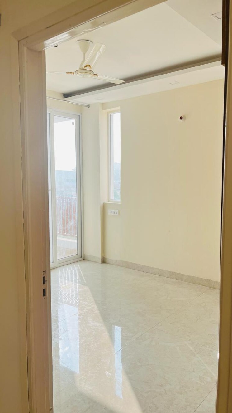 Room, patiala road 3 Bedroom 1800 Sq.Ft. Apartment In Patiala Road Zirakpur 8702322