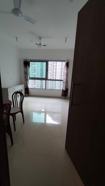 Room in 2 BHK Apartment at Kalpataru Immensa, Kolshet Road – for Rent
