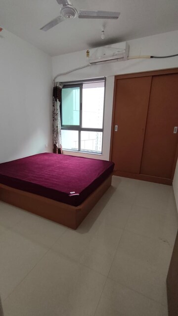 Room in 2 BHK Apartment at Kalpataru Immensa, Kolshet Road – for Rent