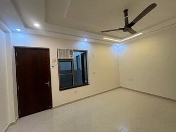 Room in 3 BHK Independent House at Gulmohar Estate, Pi Greater Noida – for Rent