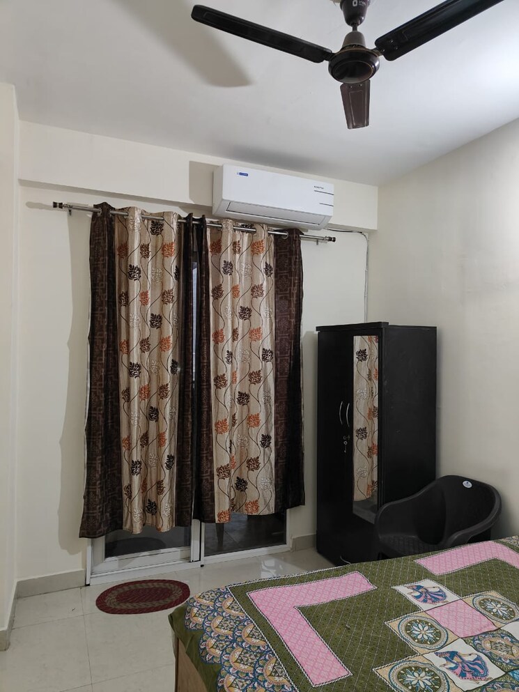 Bedroom, signature-global-the-roselia 2 Bedroom 800 Sq.Ft. Apartment In Sector 95a Gurgaon 8702368