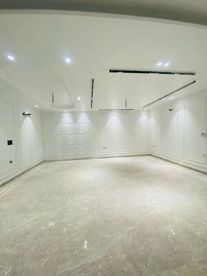 Room in 4 BHK Builder Floor at Srishti Greenfield Homes, Green Fields Colony – for Sale