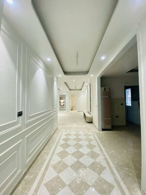 Building Lobby in 4 BHK Builder Floor at Srishti Greenfield Homes, Green Fields Colony – for Sale