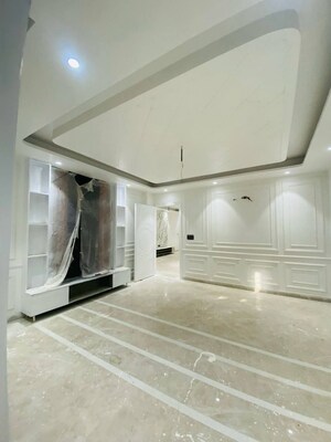 Building Lobby in 4 BHK Builder Floor at Srishti Greenfield Homes, Green Fields Colony – for Sale