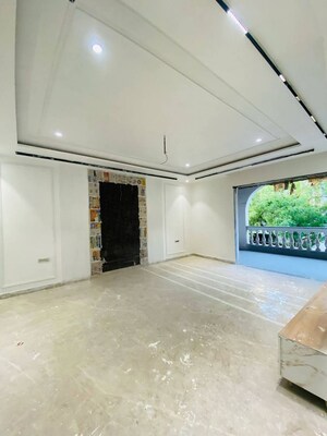 Room in 4 BHK Builder Floor at Srishti Greenfield Homes, Green Fields Colony – for Sale