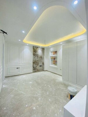 Room in 4 BHK Builder Floor at Srishti Greenfield Homes, Green Fields Colony – for Sale