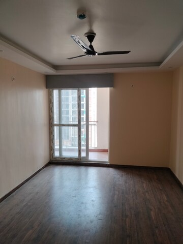 Room in 3 BHK Apartment at Rishita Manhattan, Gomti Nagar – for Rent