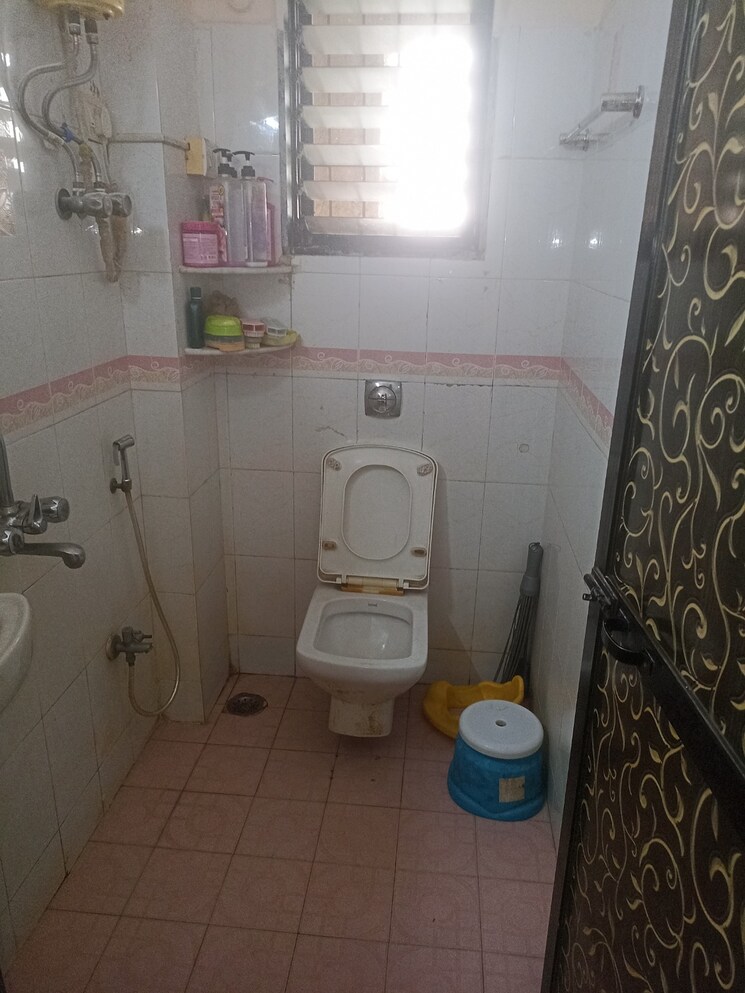 Bathroom, sanpada sector 1 2 Bedroom 592 Sq.Ft. Apartment In Sanpada Sector 1 Navi Mumbai 8702388