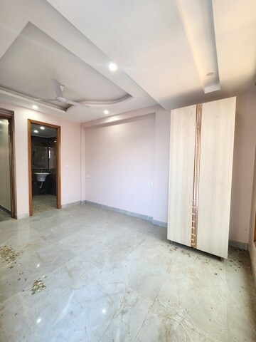 Living Room in 3 BHK Apartment at Chattarpur – for Rent