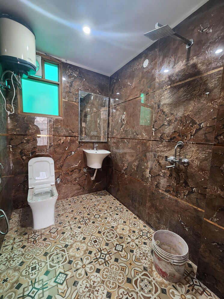 Attached Bathroom, chattarpur 3 Bedroom 1150 Sq.Ft. Apartment In Chattarpur Delhi 8702419