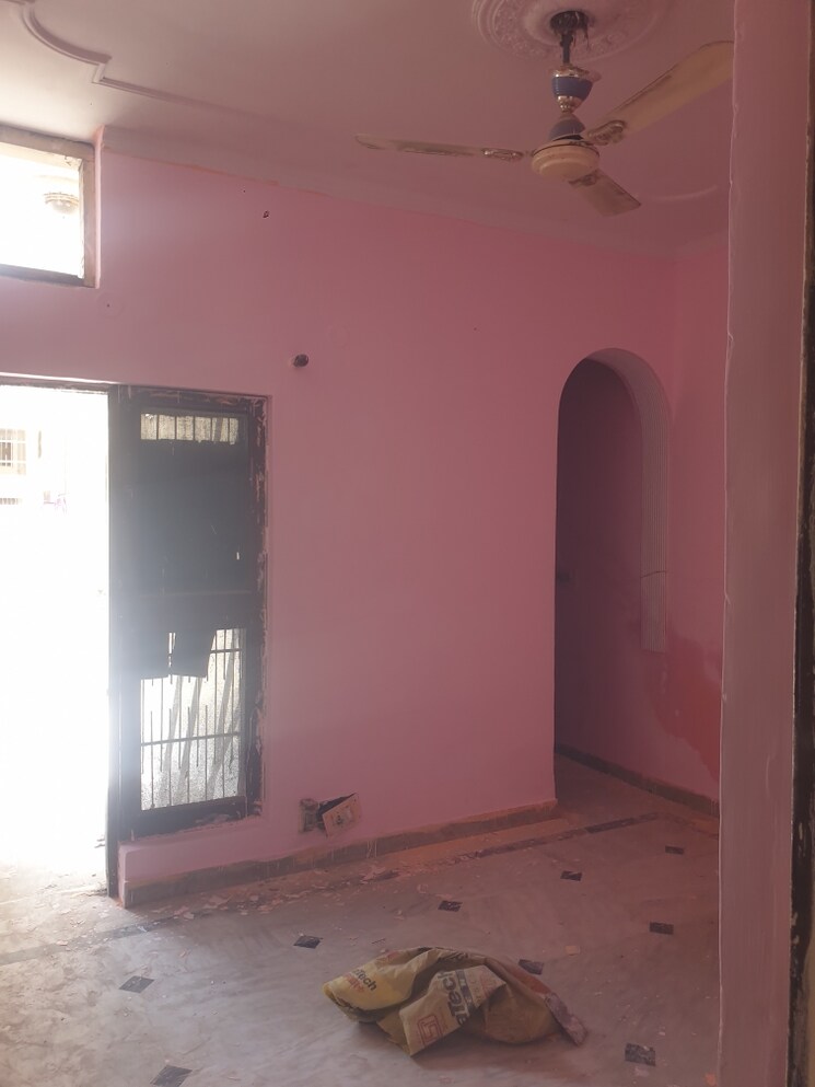 Room, sector 16 2 Bedroom 1450 Sq.Ft. Independent House In Sector 16 Faridabad 8702430