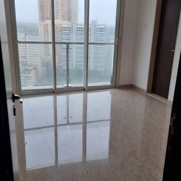 Room in 2 BHK Apartment at JP Decks, Goregaon East – for Rent