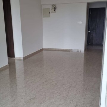 Room in 2 BHK Apartment at JP Decks, Goregaon East – for Rent