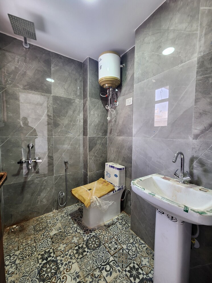 Attached Bathroom, chattarpur 3 Bedroom 1200 Sq.Ft. Apartment In Chattarpur Delhi 8702470
