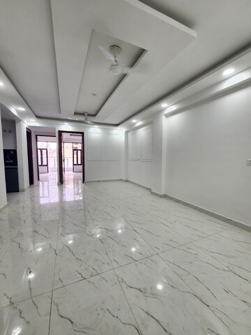 Room in 3 BHK Apartment at Chattarpur – for Rent