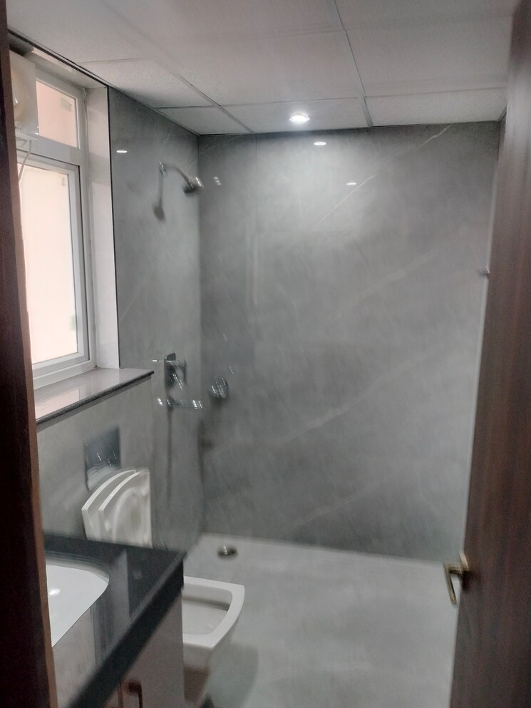 Bathroom, omaxe-the-palace 3 Bedroom 1550 Sq.Ft. Apartment In Gomti Nagar Lucknow 8702501
